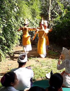 Zeremonie im Bali Mandala